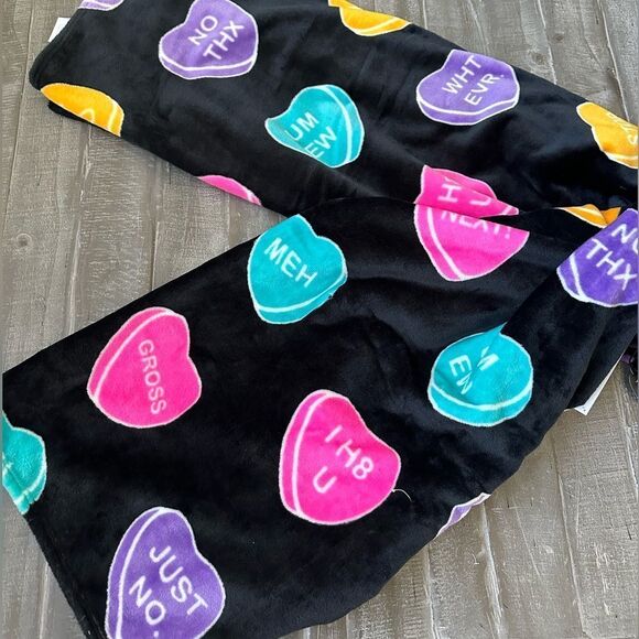 Betsey Johnson Anti Valentine Hearts Plush Throw Blanket - Picture 1 of 3